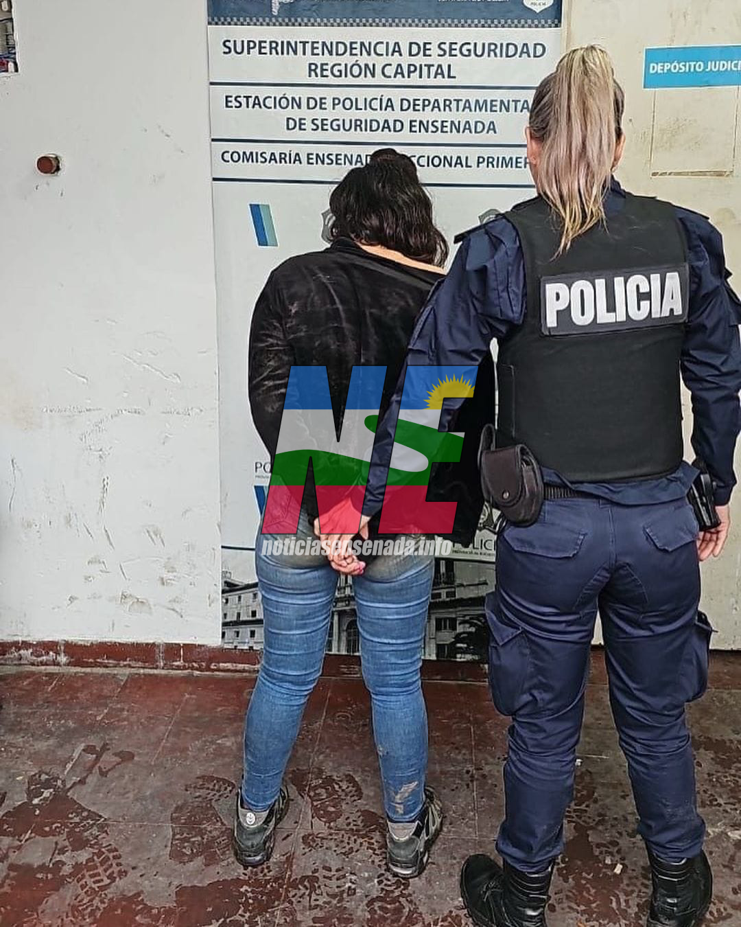 A las piñas en Ensenada: pelea de mujeres termina con 2 detenidas